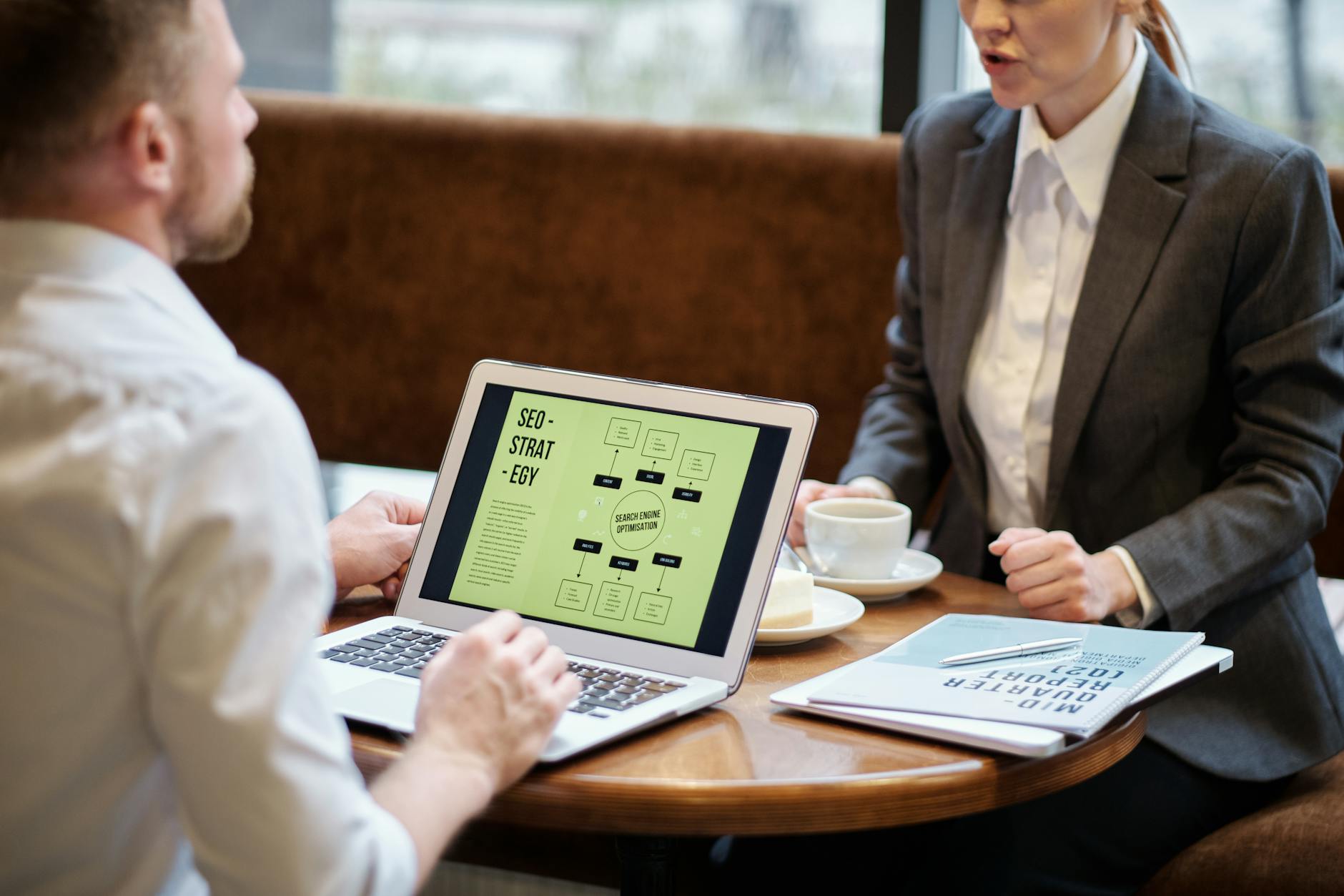 B2B SEO strategy 2026: from invisible to market leader - Professional photography