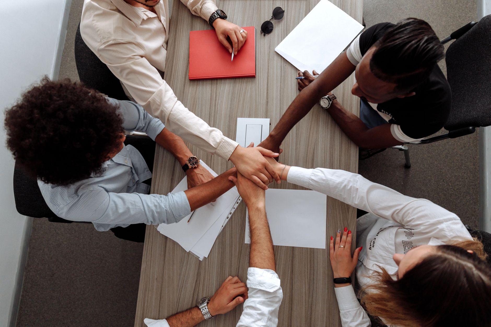 Does Launchmind Actually Replace an SEO Team or Agency? - Professional photography