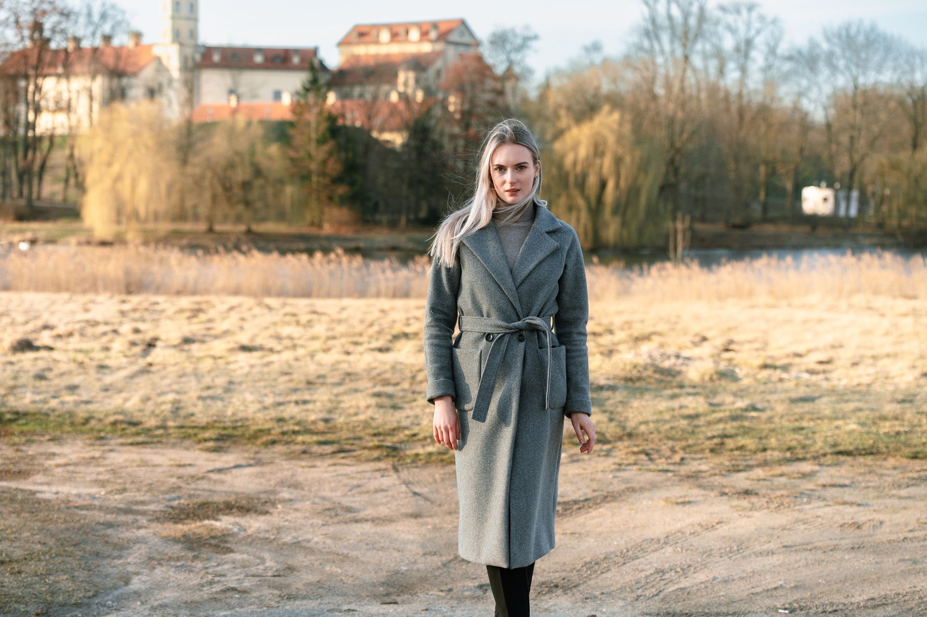 From Meeting to Dinner: How to Build an Elegant Day-to-Night Outfit