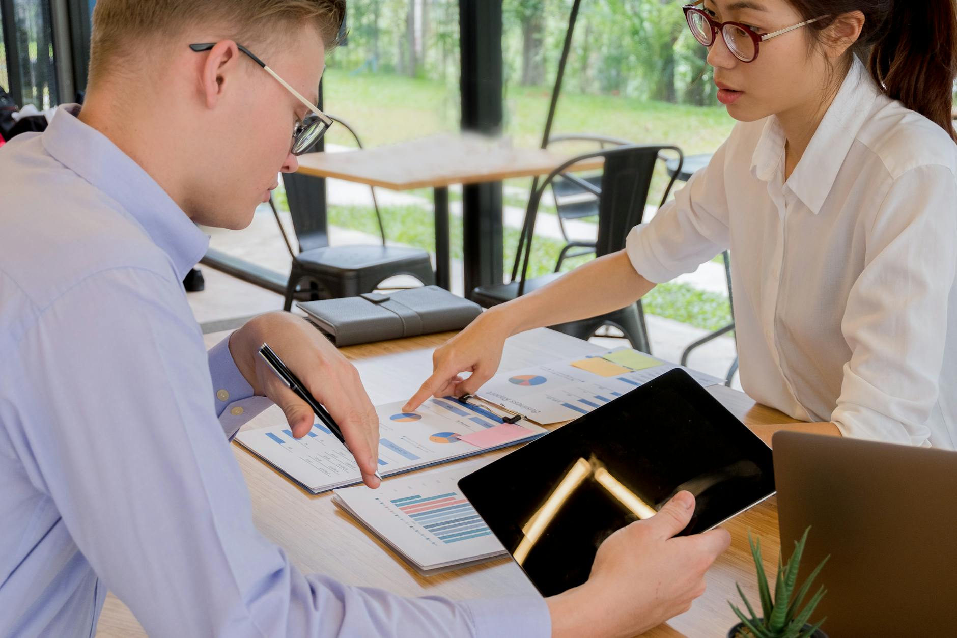 Why GEO vs SEO is the most important strategic question of 2026 - Comparison