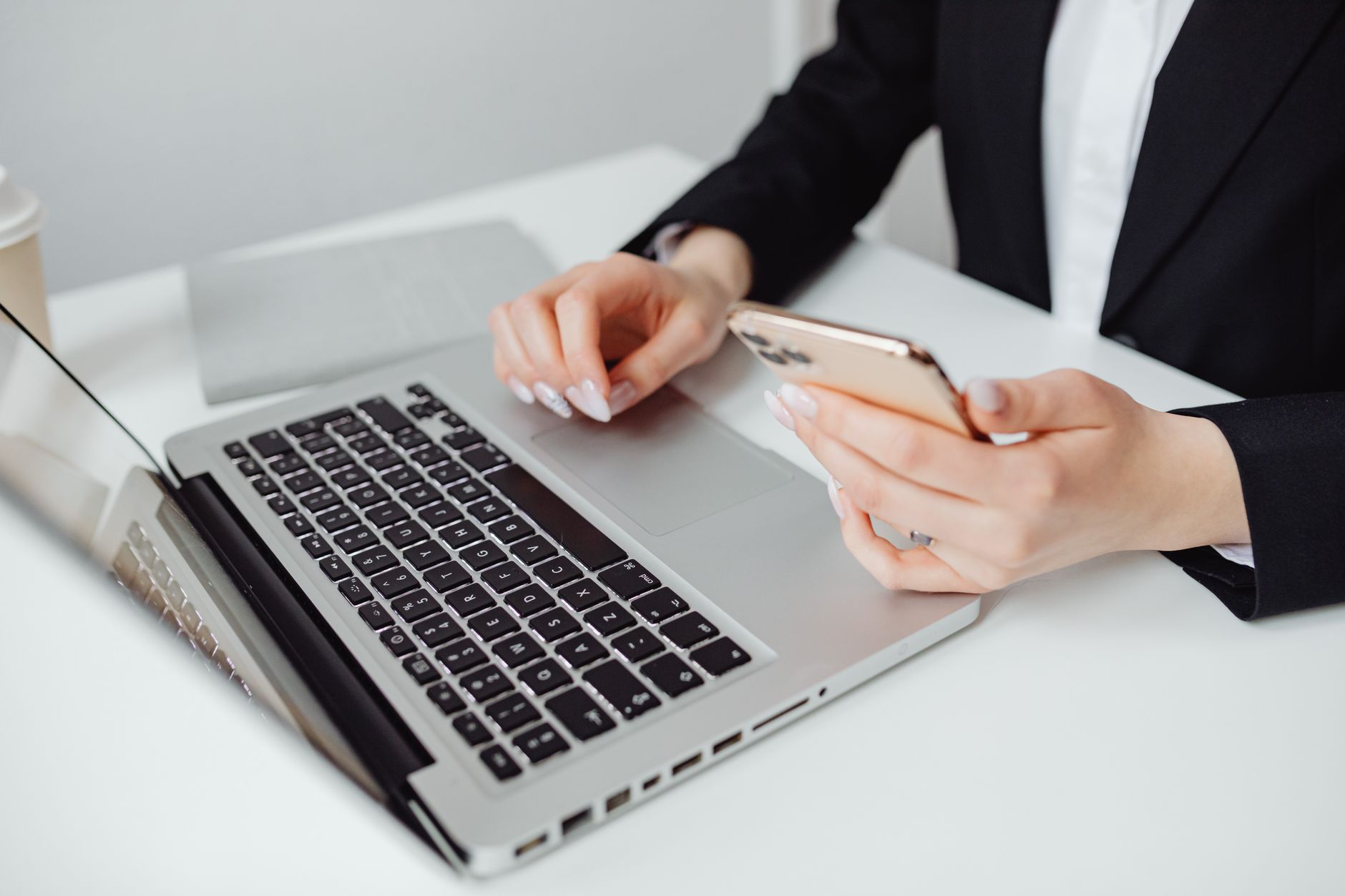 Comment mettre en place un rythme de reporting SEO et de visibilité dans les AI ? - Photographie professionnelle