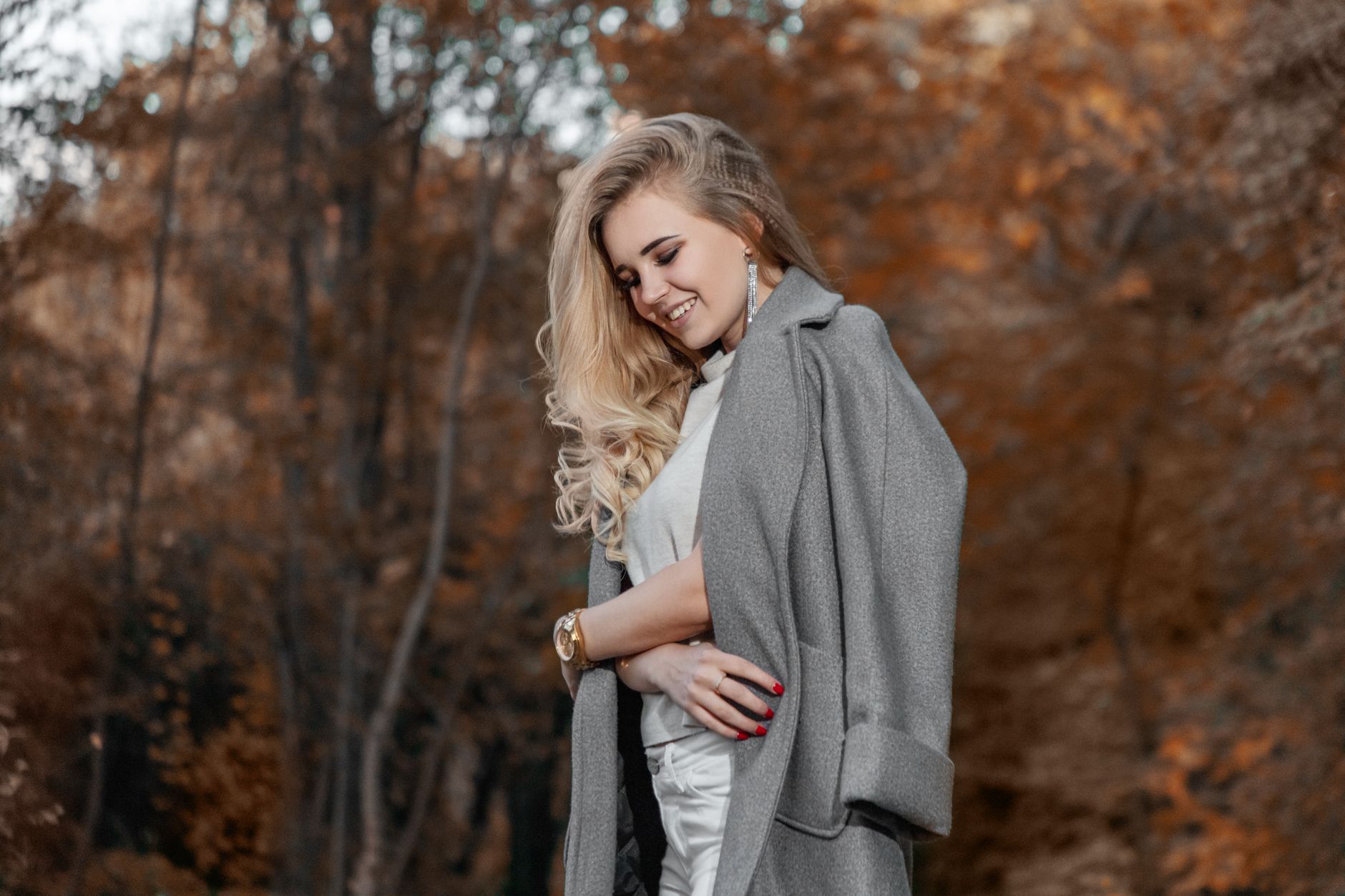 How to Build an Elegant Weekend Wardrobe with a Few Statement Pieces