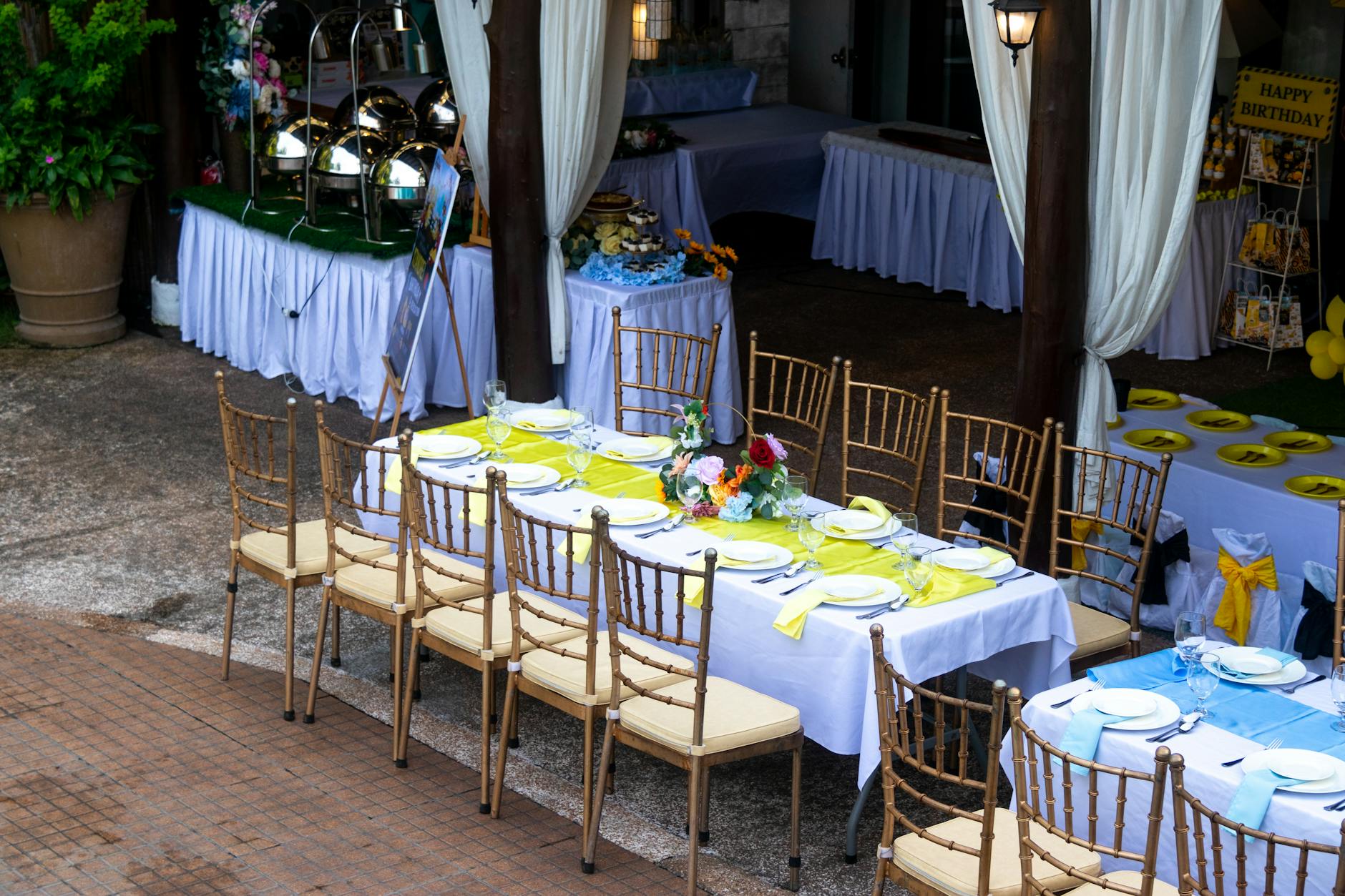 What does full-service catering at Kasteel Henkenshage look like in practice?