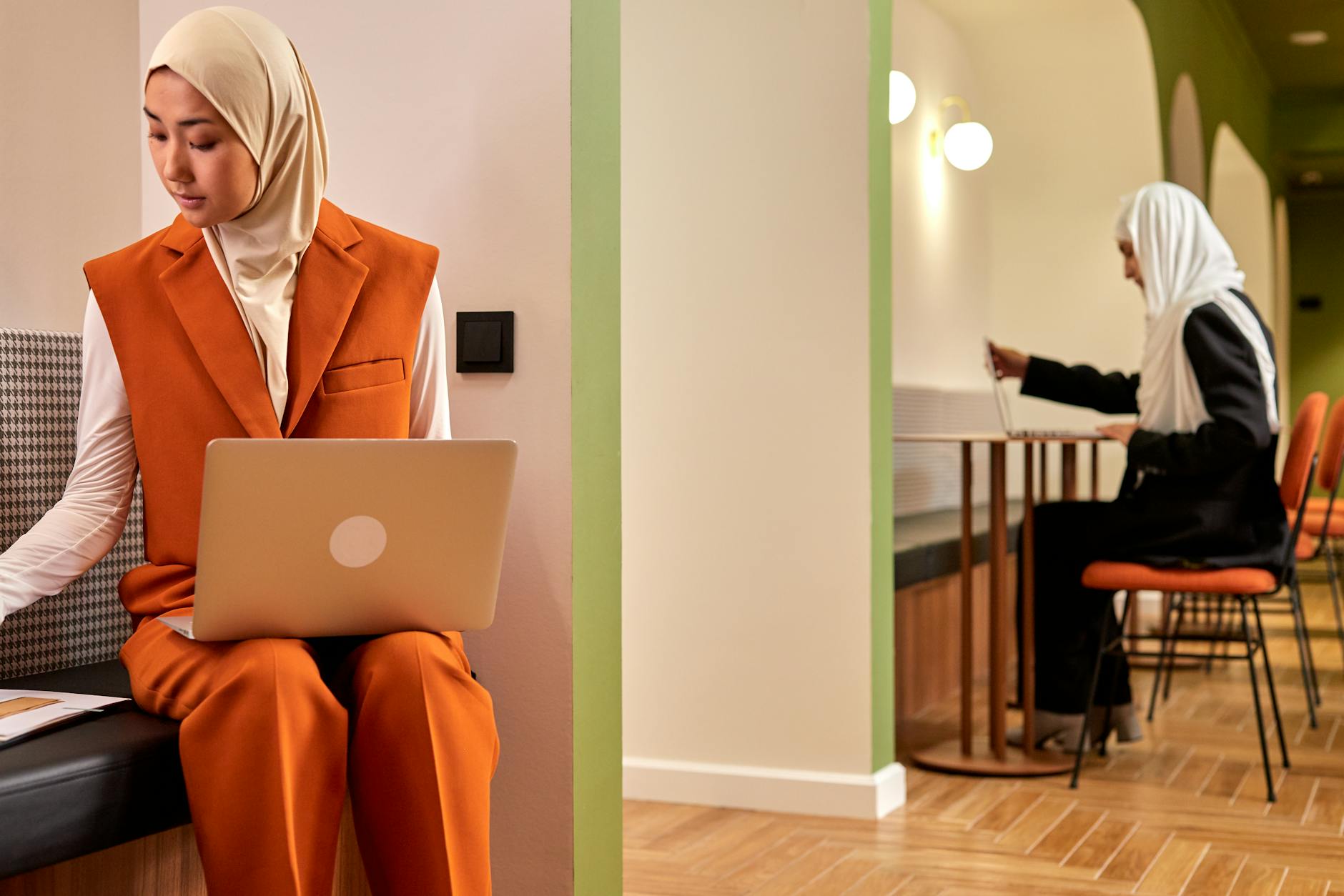 Perplexity AI explained: how the AI search engine works and why it matters for your brand - Professional photography