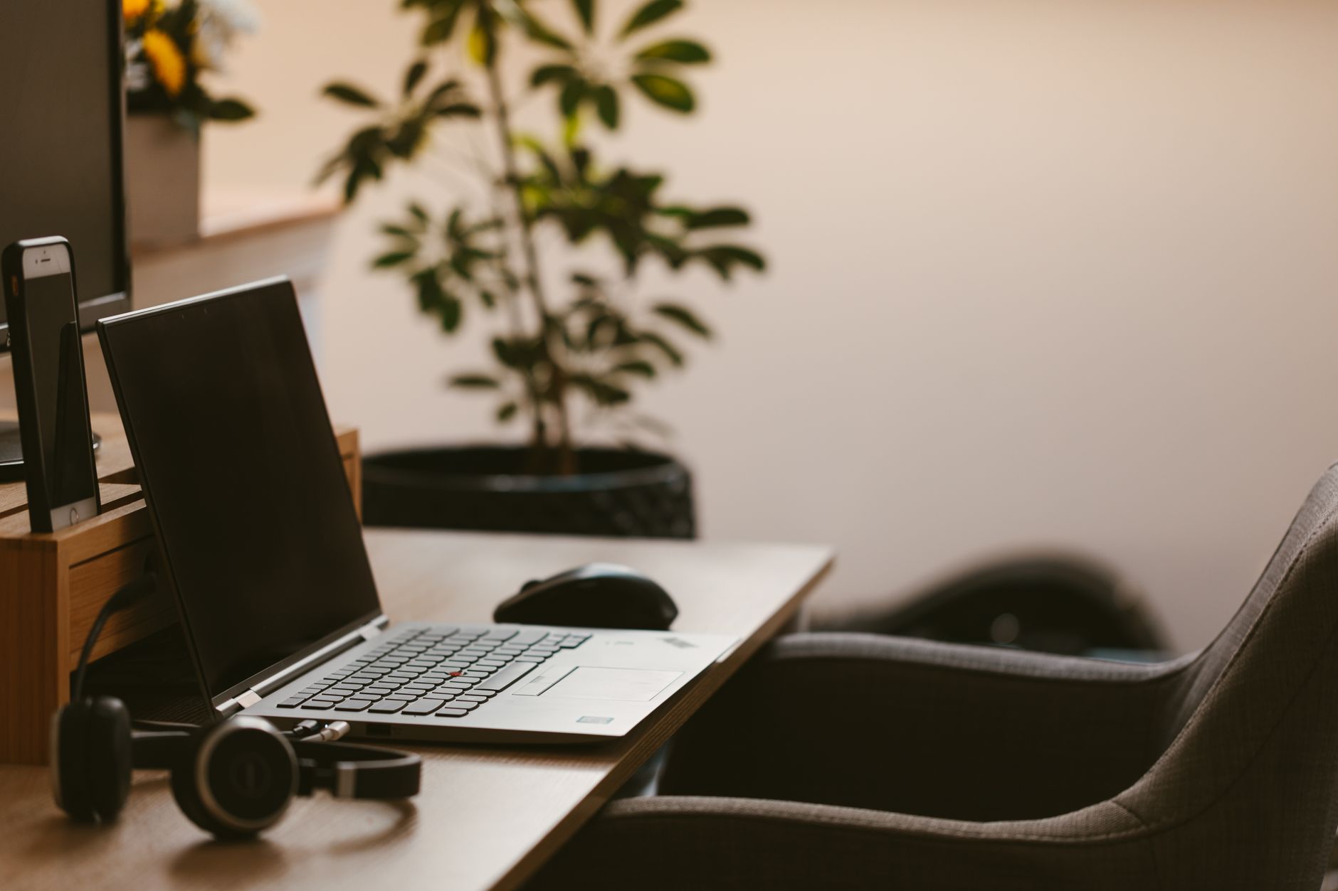 Waarom enterprise teams vastlopen op los SEO-onderzoek zonder productielaag - Vergelijkingen en alternatieven