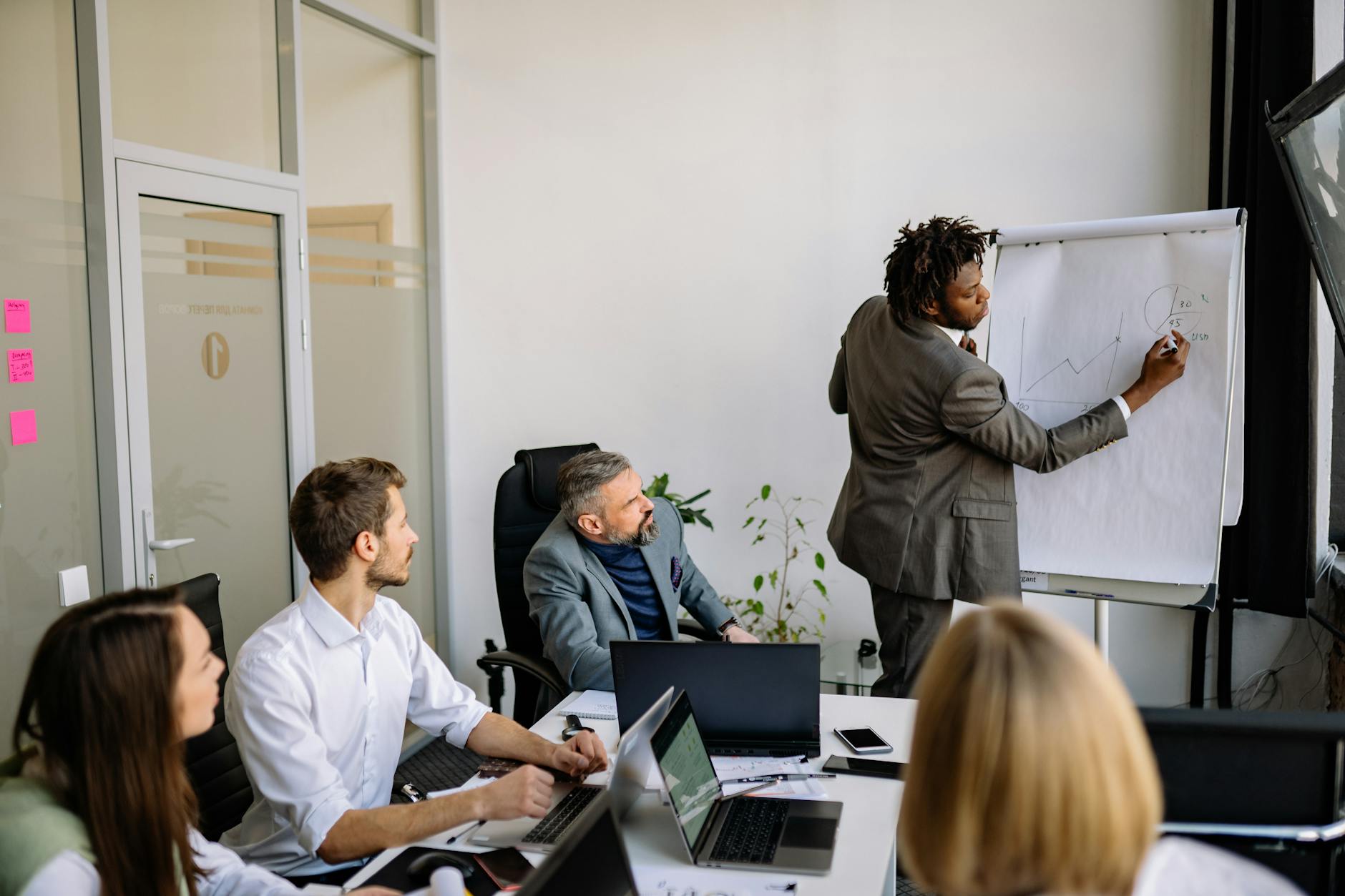 SEO content strategy in the AI era: from keyword to topic cluster - Professional photography