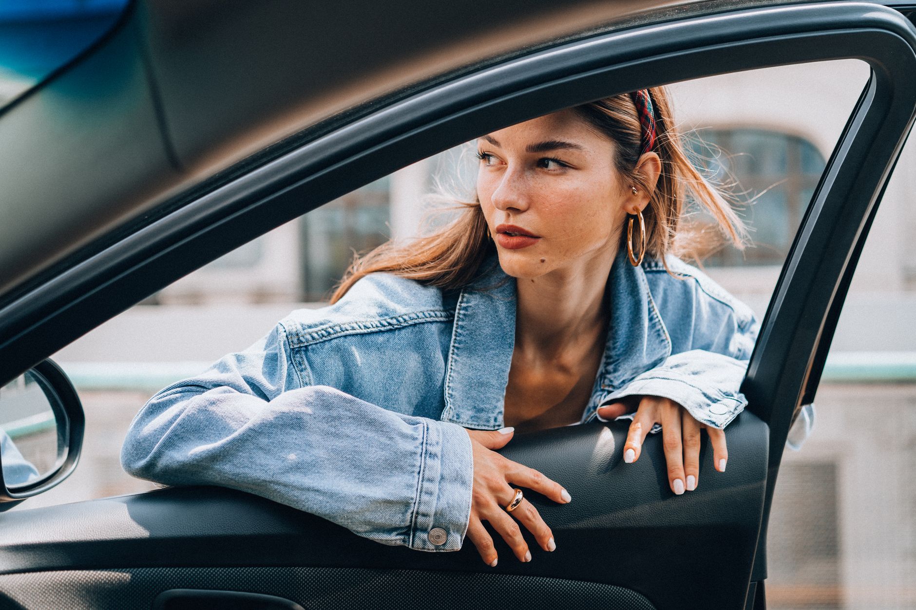 Why Fast Delivery Matters More Than Discounts to Swiss Fashion Shoppers