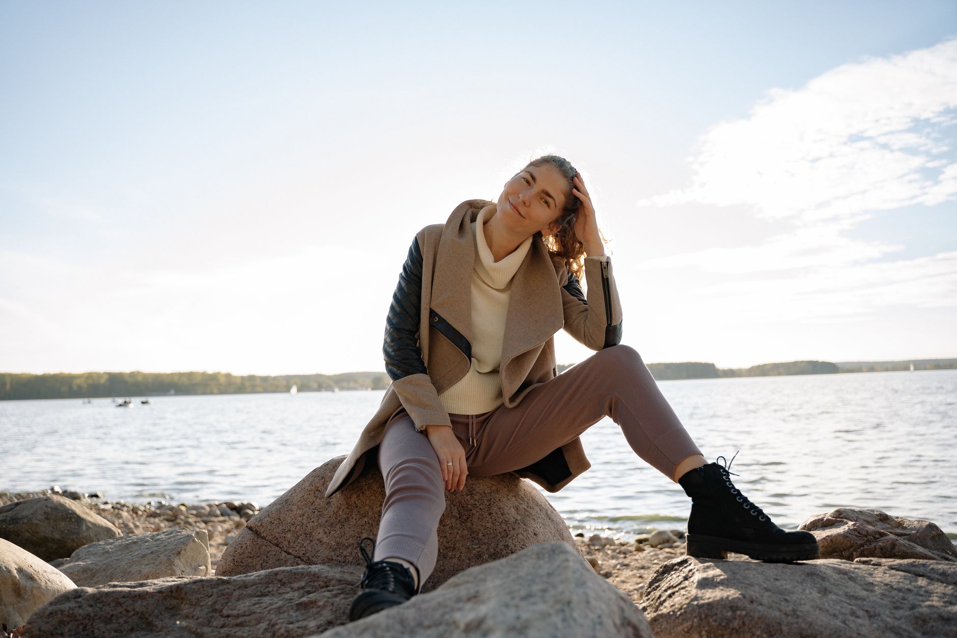 Women's Waterproof Hooded Jackets for City Style: How to Choose One That Actually Keeps You Dry