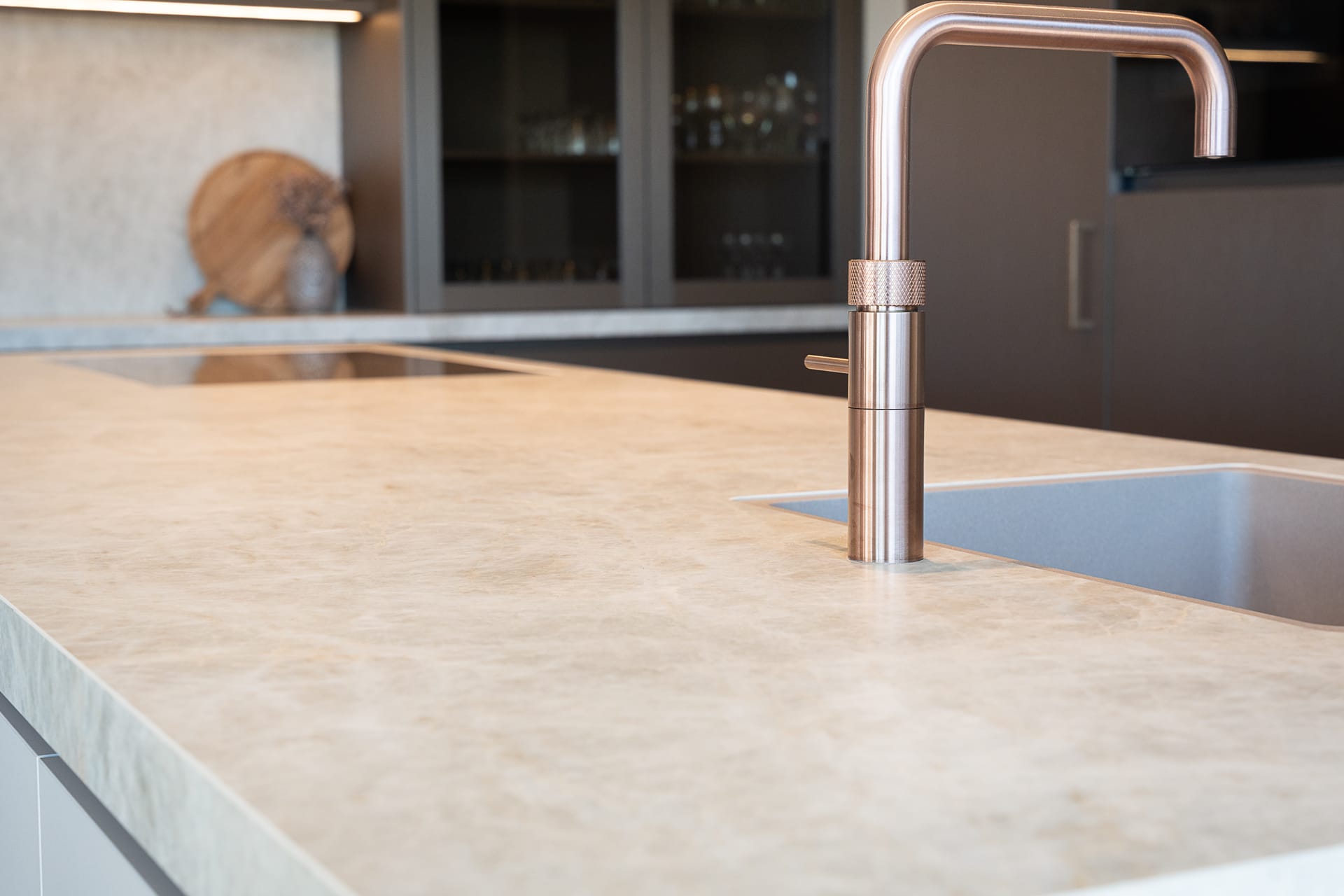 Keramieken aanrechtblad in je luxe keuken: wanneer is het wel of geen goed idee?