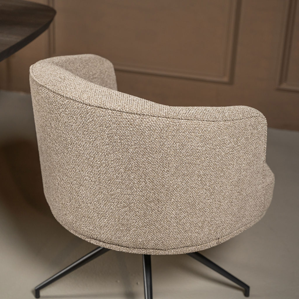 Zo kies je een eetkamerstoel voor een eclectisch interieur