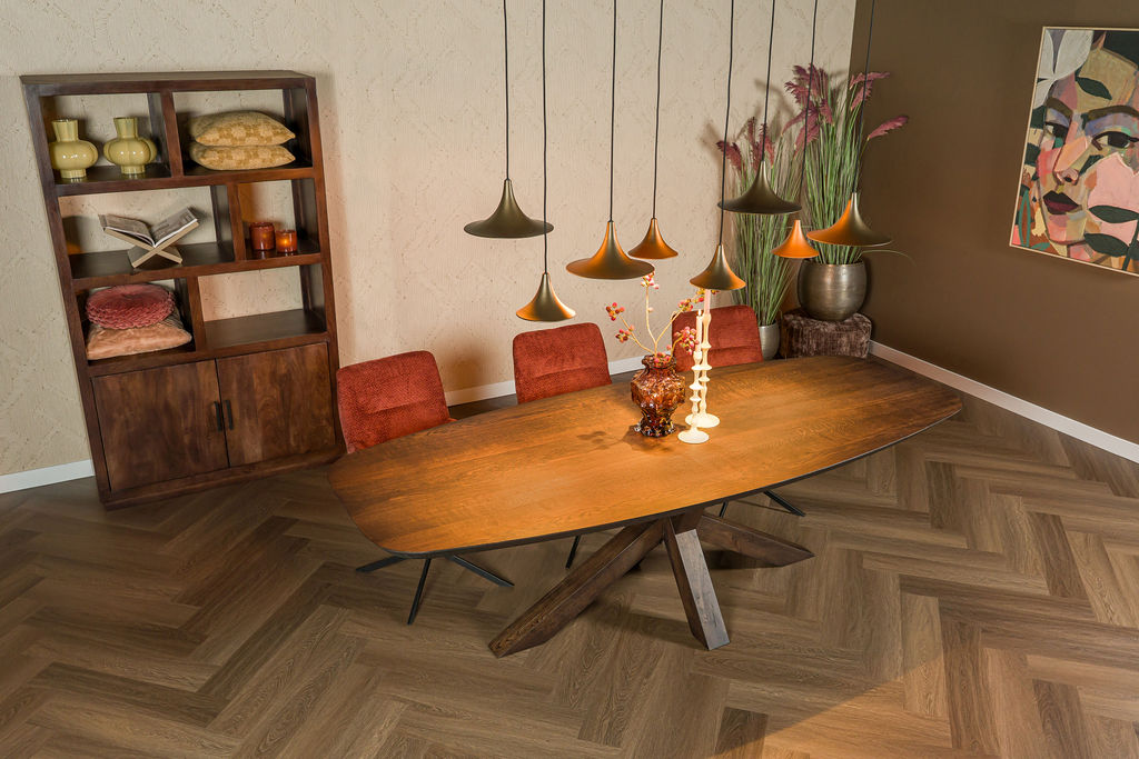 Hoe hang je een hanglamp op de juiste hoogte boven de eettafel?