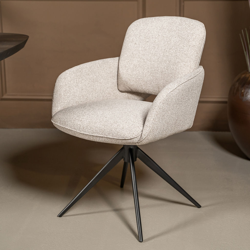 Waarom zit je aan een kleine tafel vaak slechter dan aan een grote?