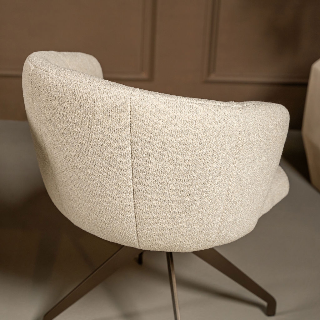 Velvet eetkamerstoel luxe uitstraling: Waarom ziet mijn velvet eetkamerstoel er thuis anders uit dan in de winkel?