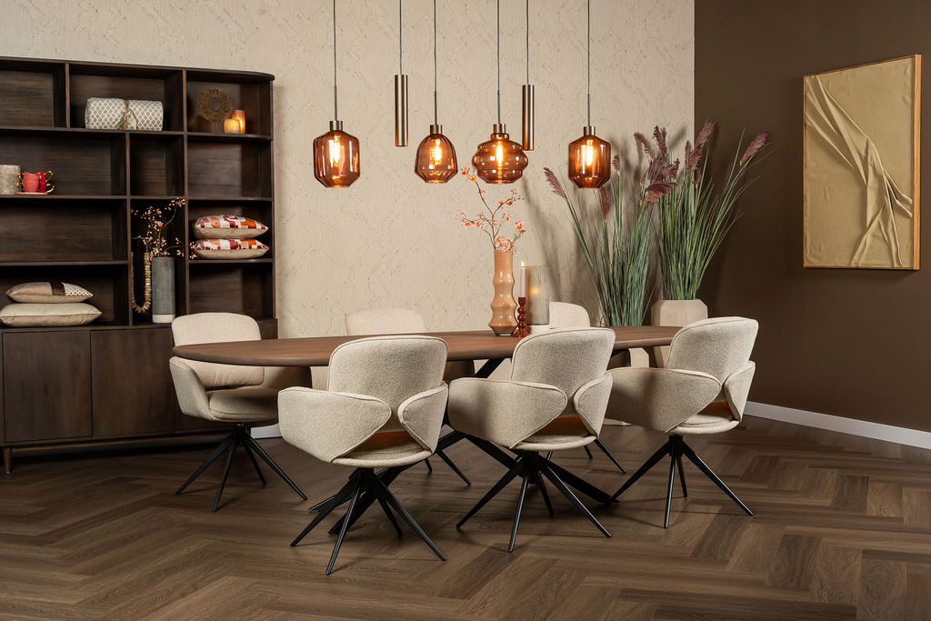 Waarom botst die kast steeds tegen je stoelen?