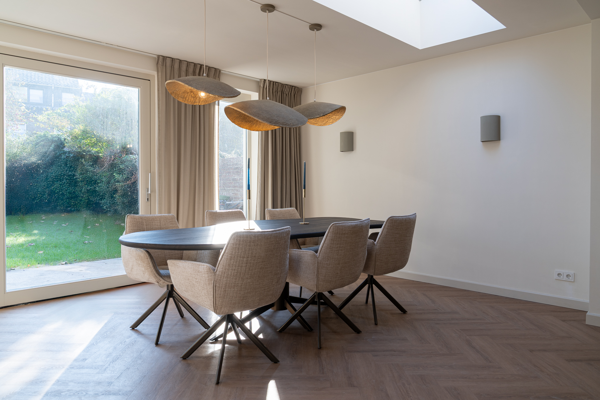 Eethoek stoelen stijl kiezen: waarom past een beige eetkamerstoel bij de een wel