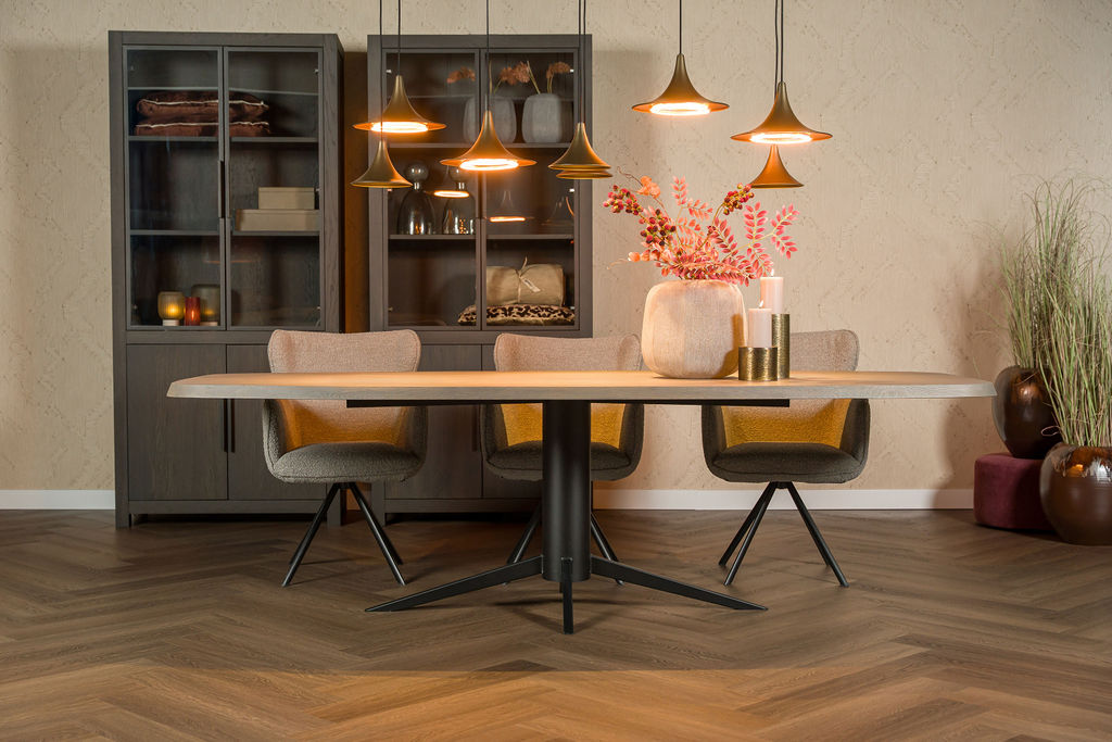 Luxe eetkamerstoelen kiezen: waarom constructie, materiaal en maatvoering belangrijker zijn dan het uiterlijk