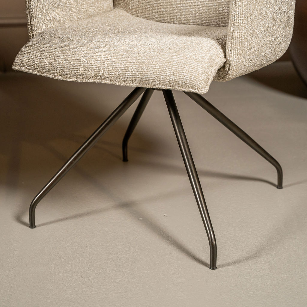 Hoe deel je je woonkamer slim in met een ronde salontafel?