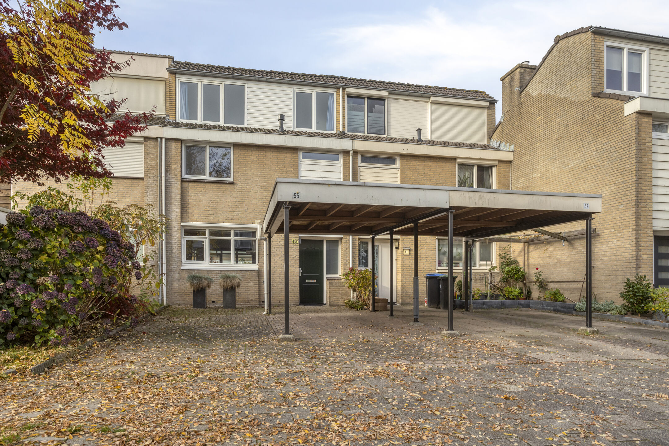 Huis verkopen in Nuenen: wat kost een makelaar en wat levert die op?