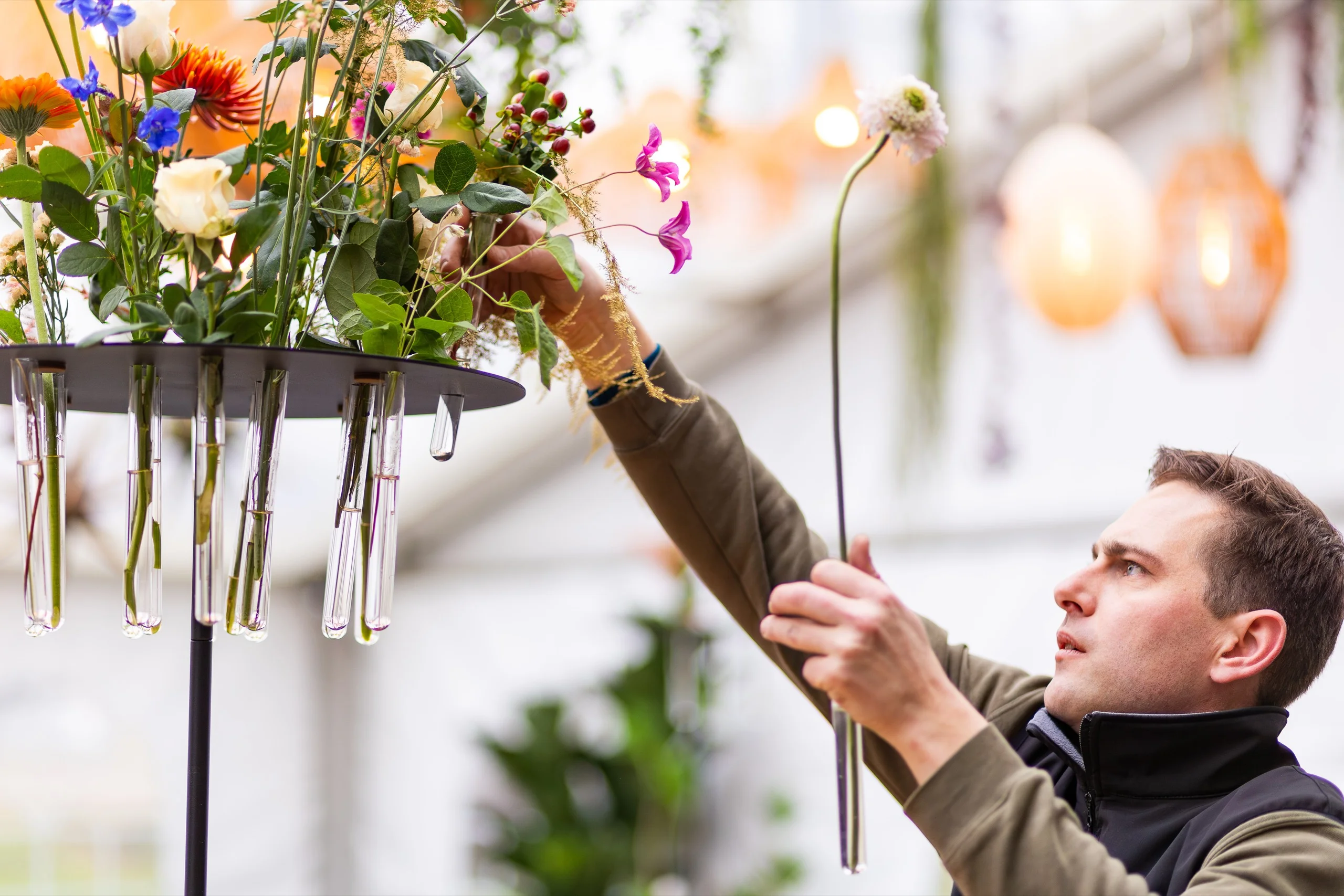 Wat zit er precies in feest catering op locatie?