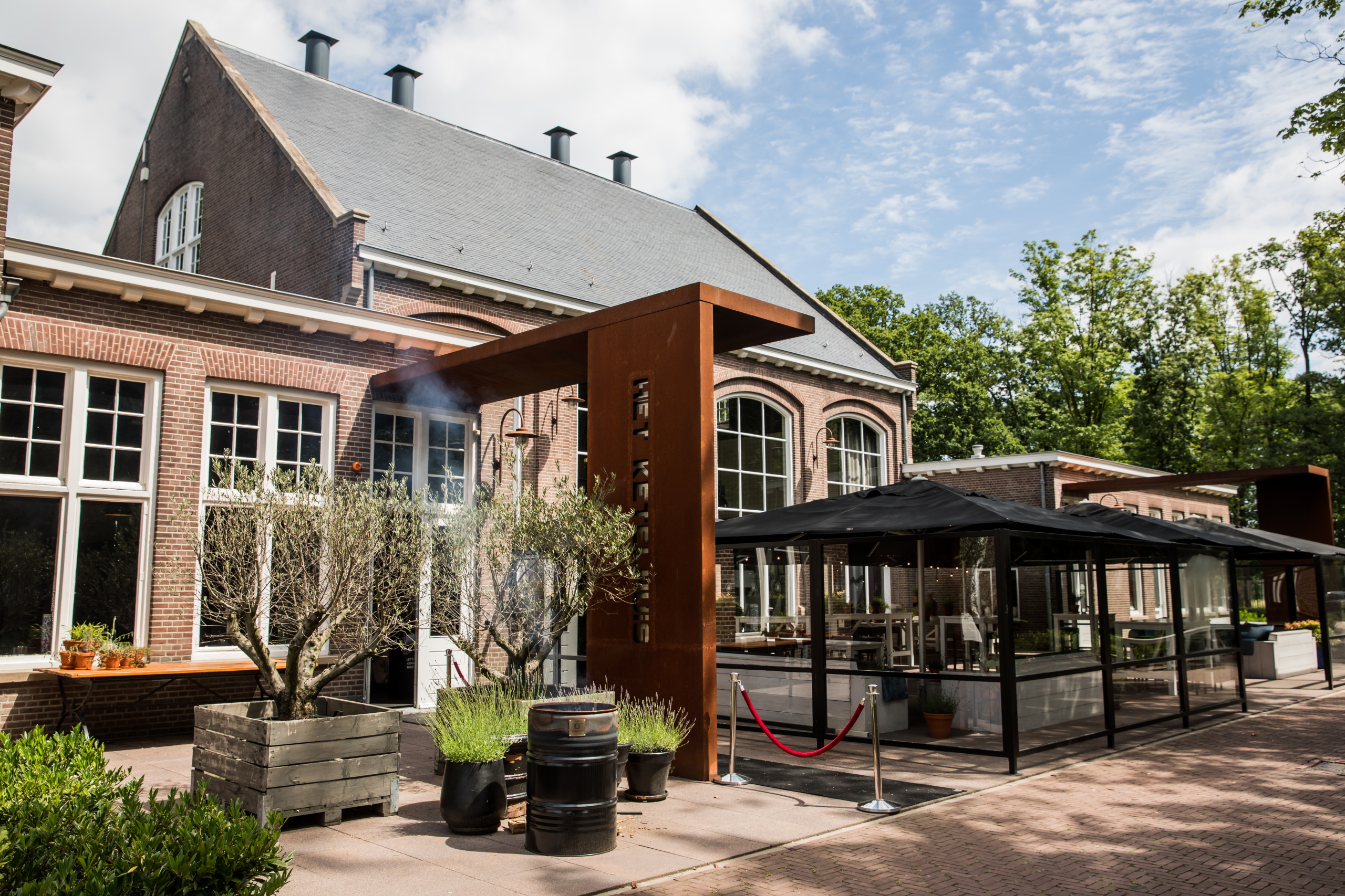Waarom een directiediner in de eigen kantine zelden werkt